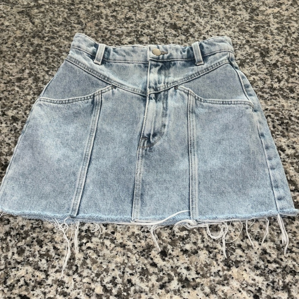 H&M Women’s Size 0 Light Wash Denim Jean Mini Skirt w/ Pockets, Great Condition